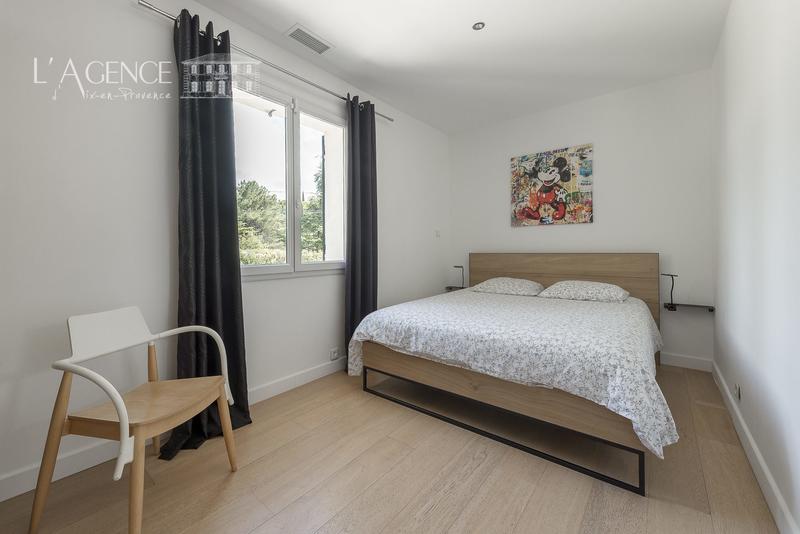 Maison - 270 m² - 6 pièces