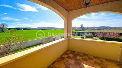 Villa - 205 m² - 9 pièces