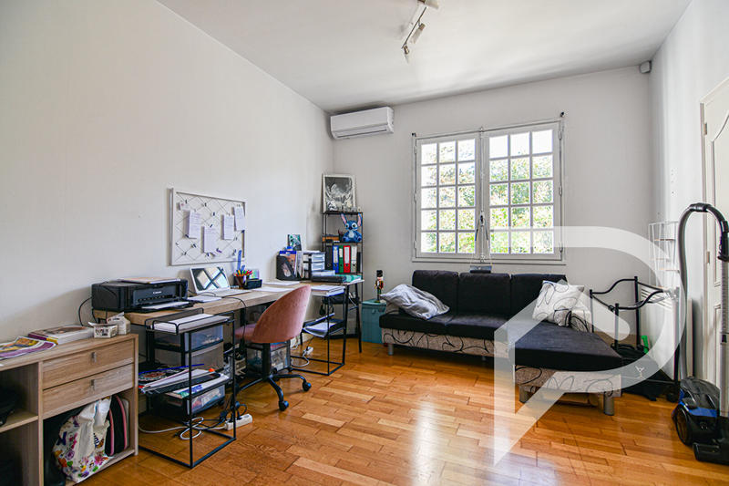 Maison - 185 m² - 6 pièces