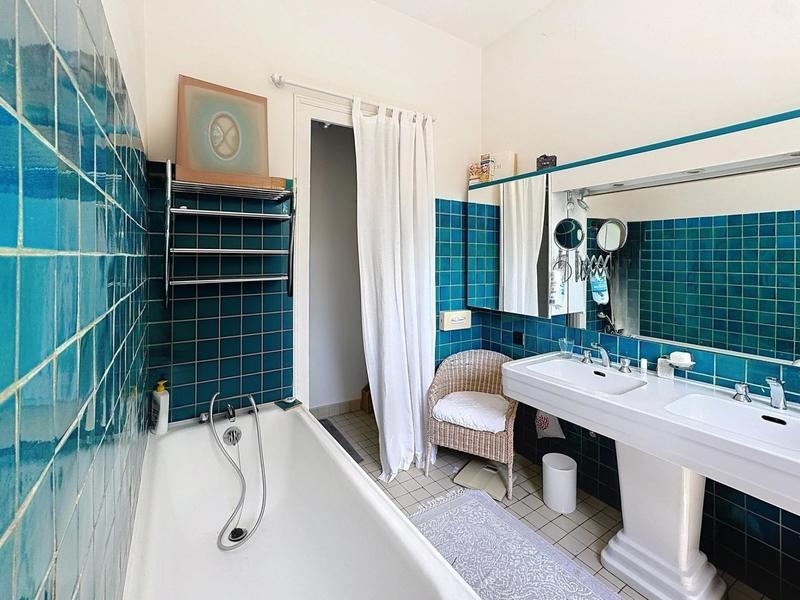 Villa - 360 m² - 7 pièces