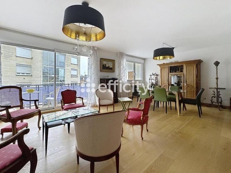 Appartement - 120 m² - 5 pièces