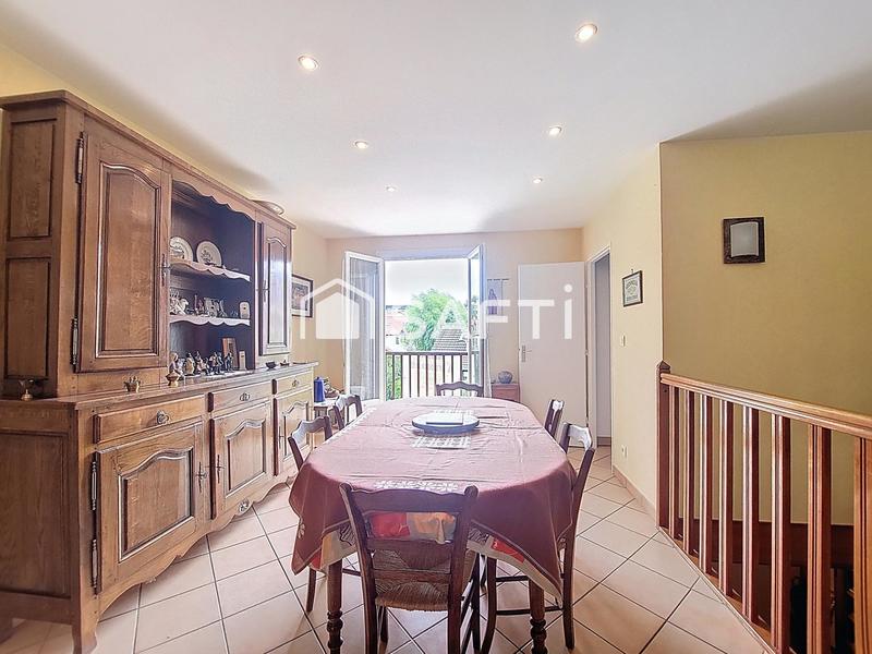 Maison - 207 m² - 6 pièces