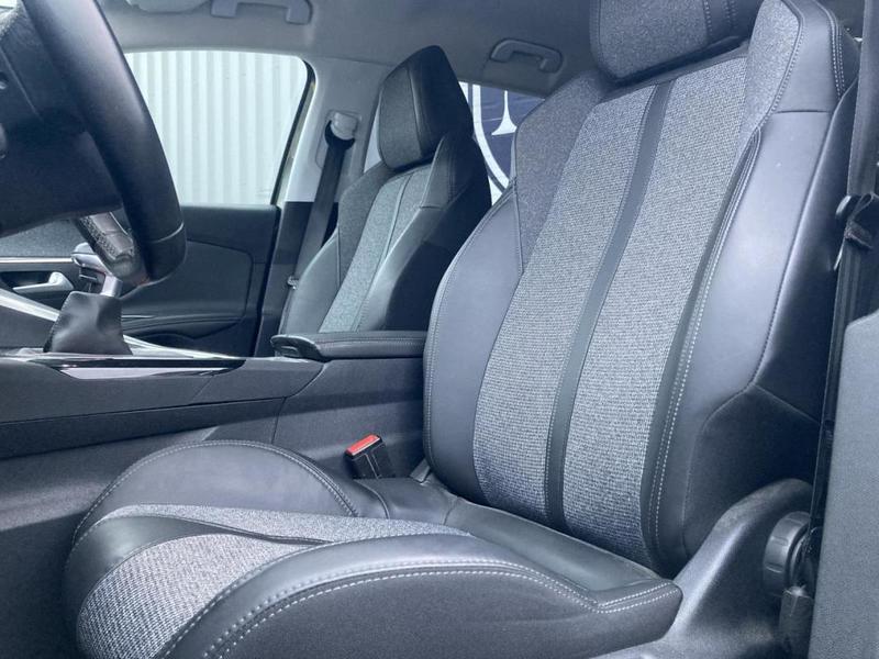 Peugeot 3008 Allure 1.2l 130 Ch - Entretien Peugeot Garantie 6 Mois