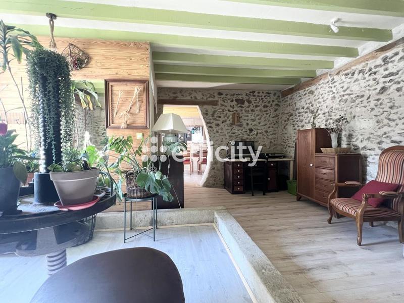 Maison - 306 m² - 10 pièces