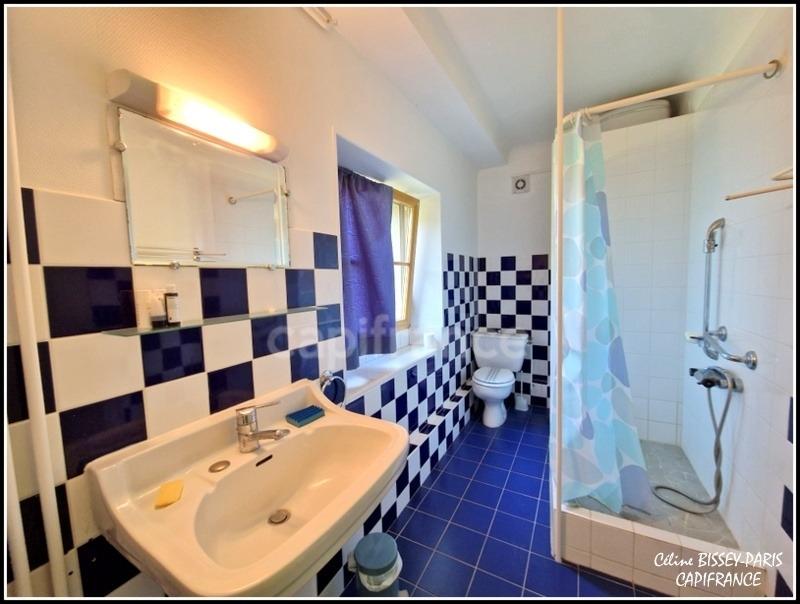 Maison - 270 m² - 9 pièces