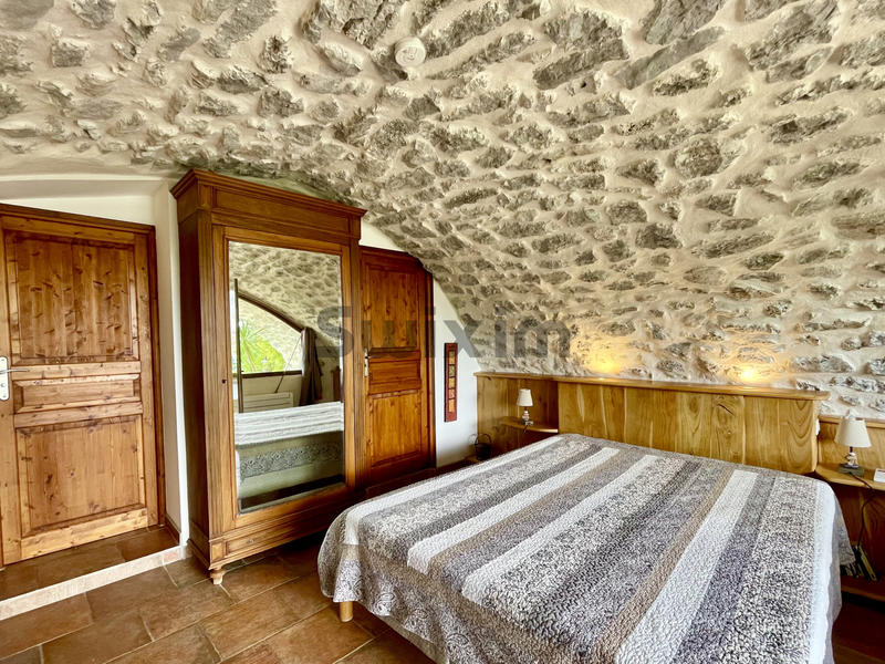 Propriété - 447 m² - 17 pièces