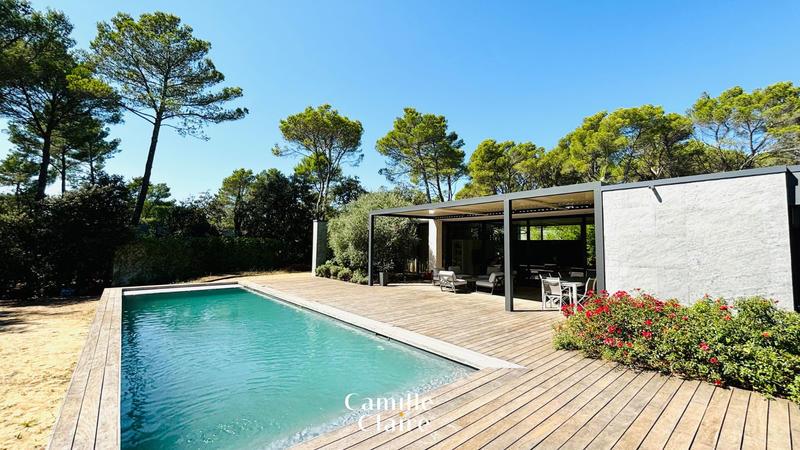 Maison - 240 m² - 5 pièces