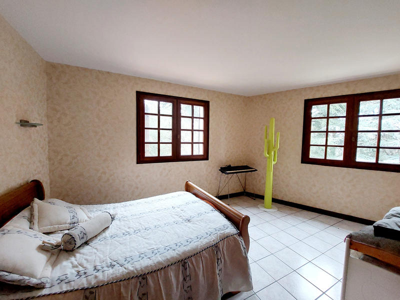 Maison - 220 m² - 7 pièces
