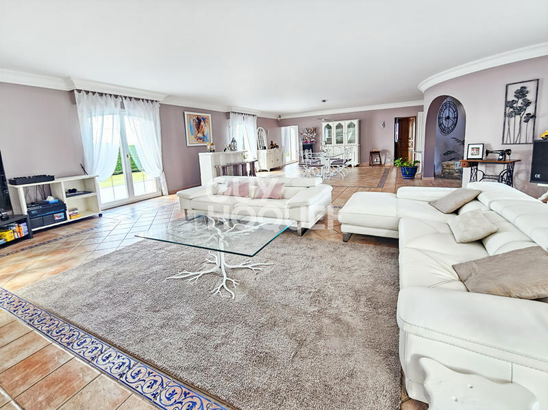 Maison - 340 m² - 10 pièces