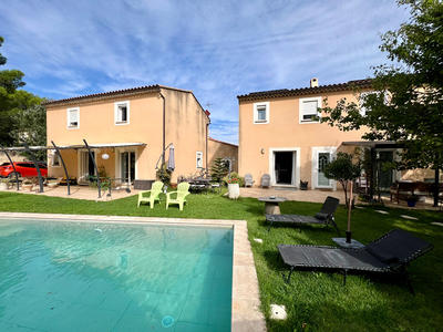 Maison - 280 m² - 10 pièces