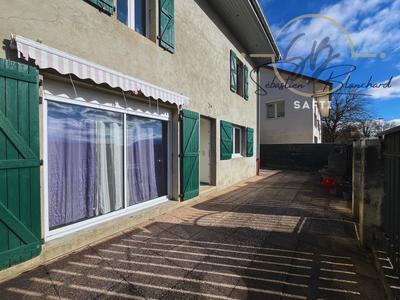 Maison - 222 m² - 9 pièces