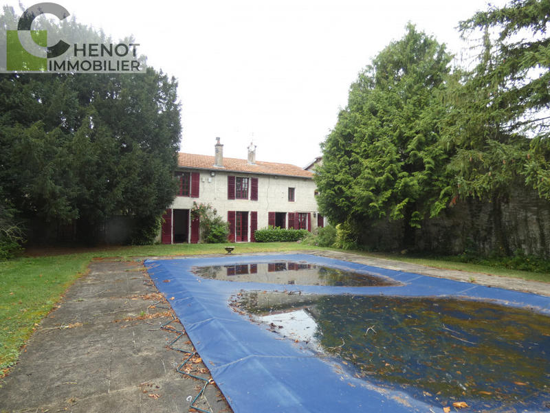 Propriété - 245 m² - 6 pièces