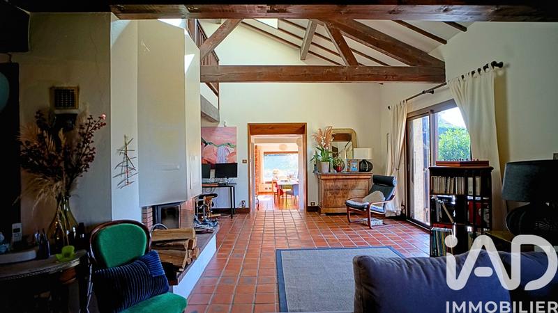 Maison - 210 m² - 9 pièces