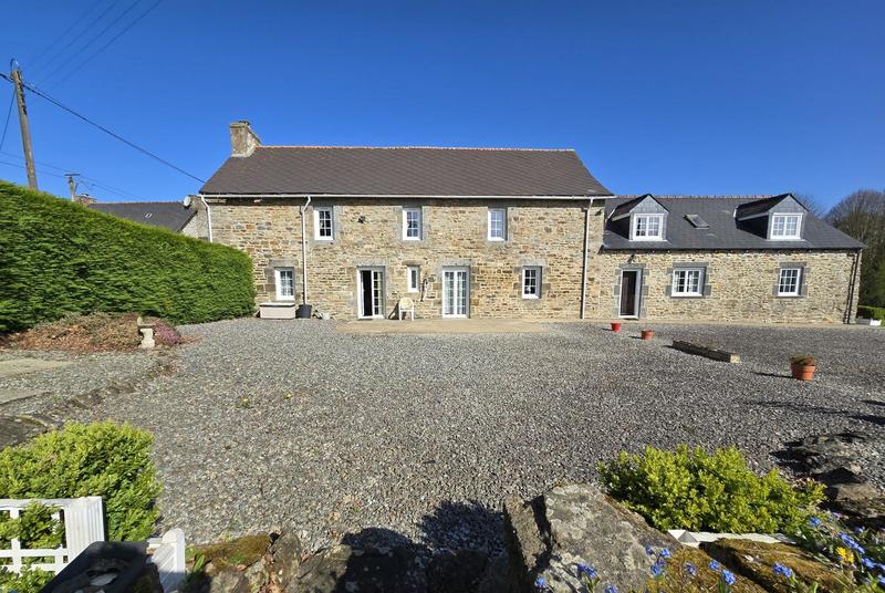 Maison traditionnelle - 217 m² - 8 pièces