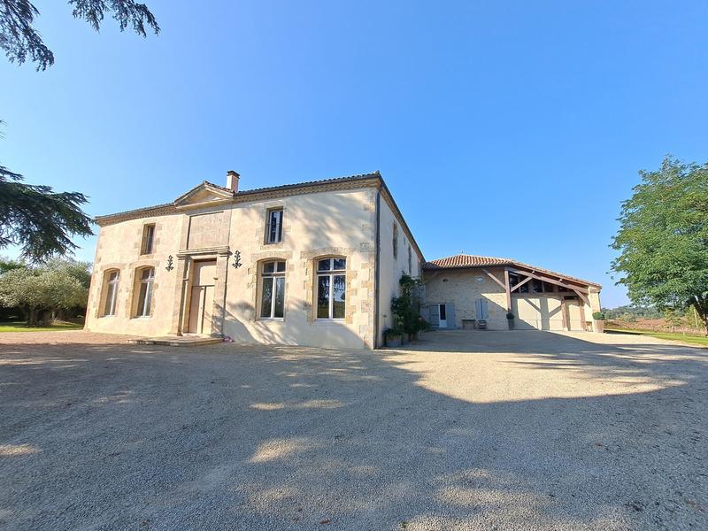 Maison - 185 m² - 15 pièces