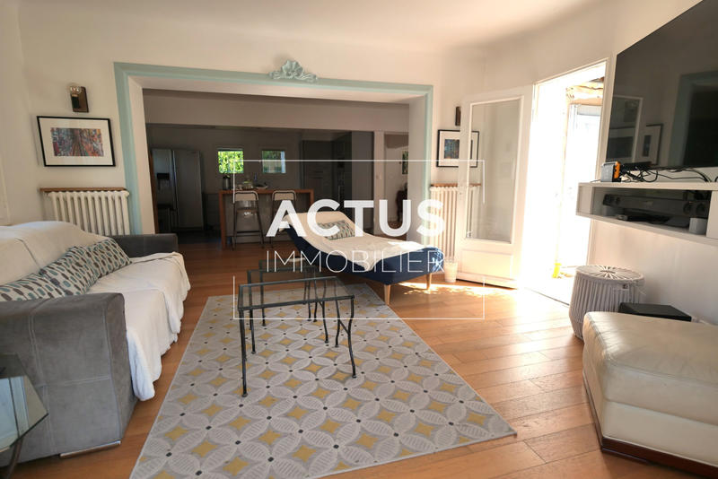 Maison - 214 m² - 6 pièces