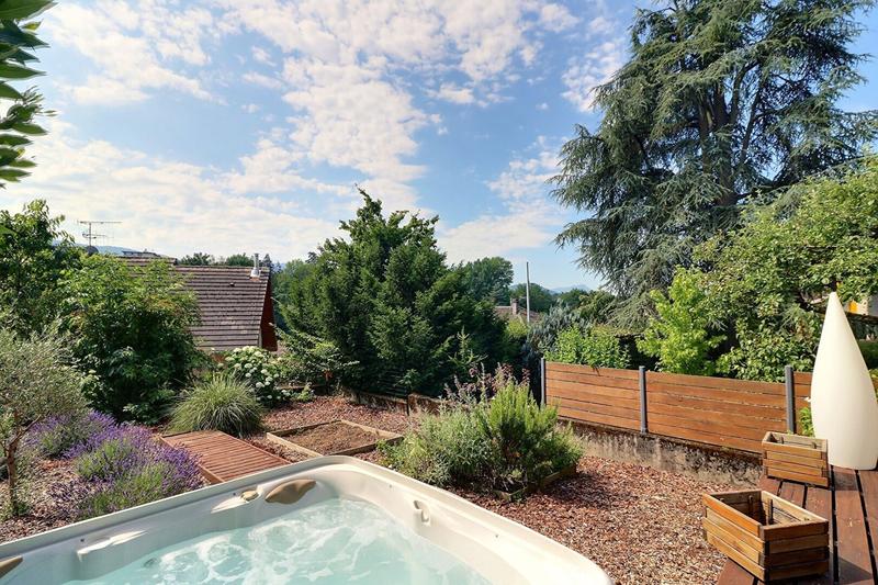 Maison - 210 m² - 8 pièces