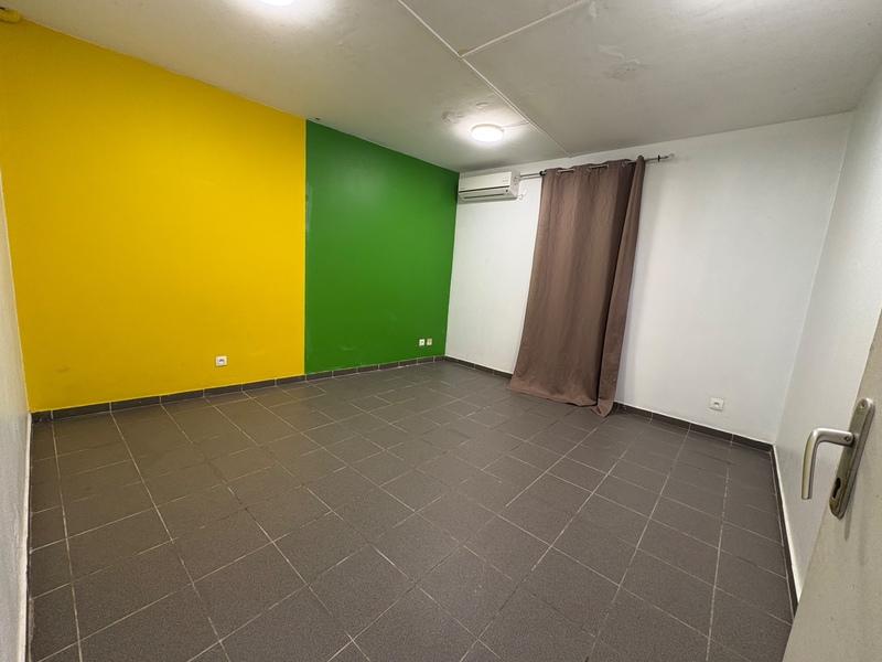 Local commercial - 147 m² - 10 pièces