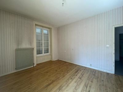Appartement ancien - 86 m² - 3 pièces