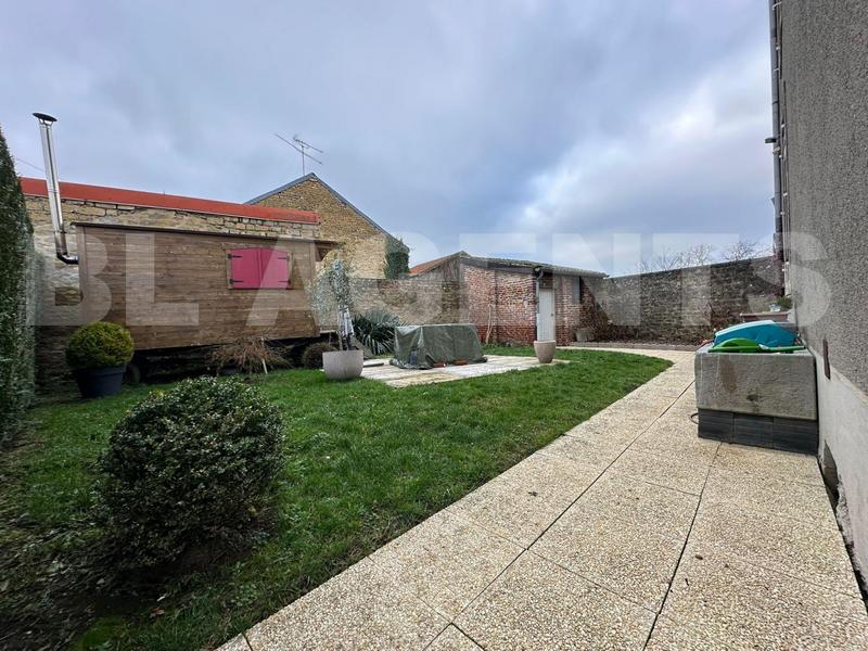 Maison - 247 m² - 10 pièces