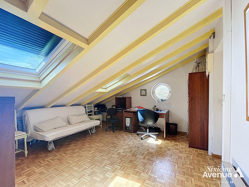 Maison - 186 m² - 8 pièces