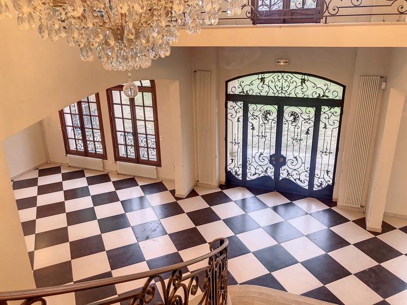 Château - 850 m² - 18 pièces