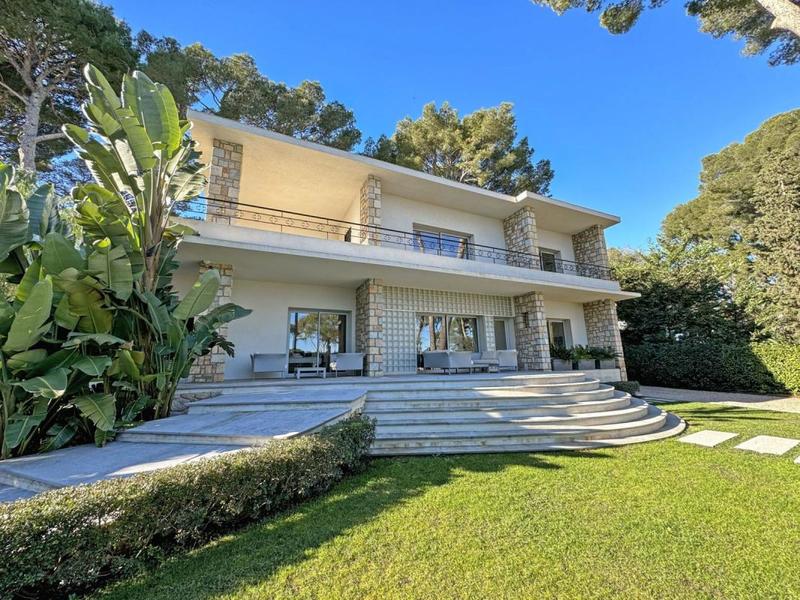 Maison - 220 m² - 6 pièces