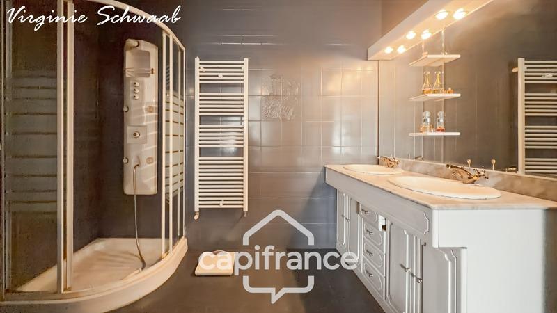 Maison - 219 m² - 8 pièces