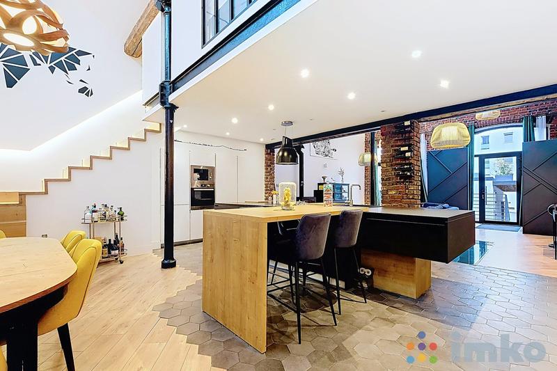 Loft - 229 m² - 5 pièces