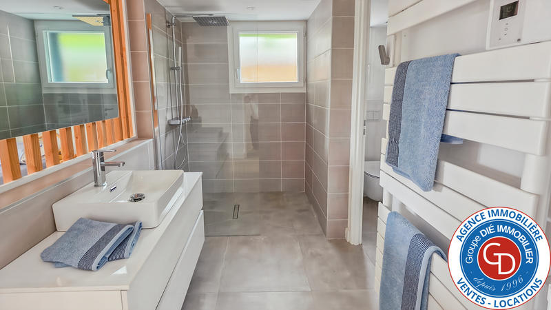 Maison - 200 m² - 6 pièces