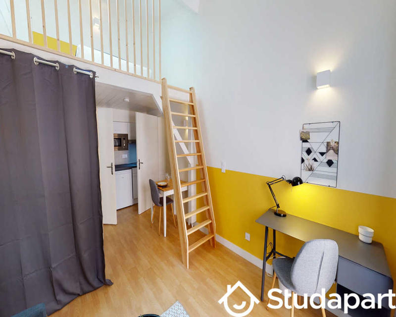 Chambre - 130 m² - 1 pièce