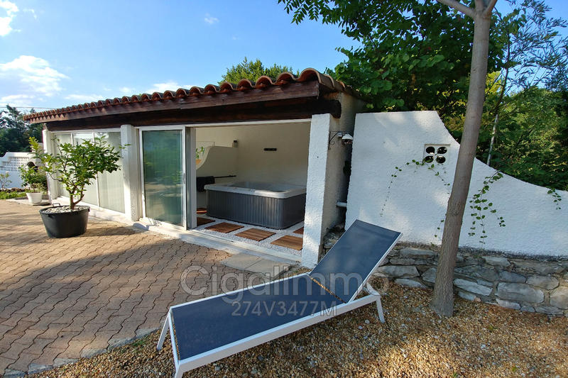 Villa - 280 m² - 11 pièces