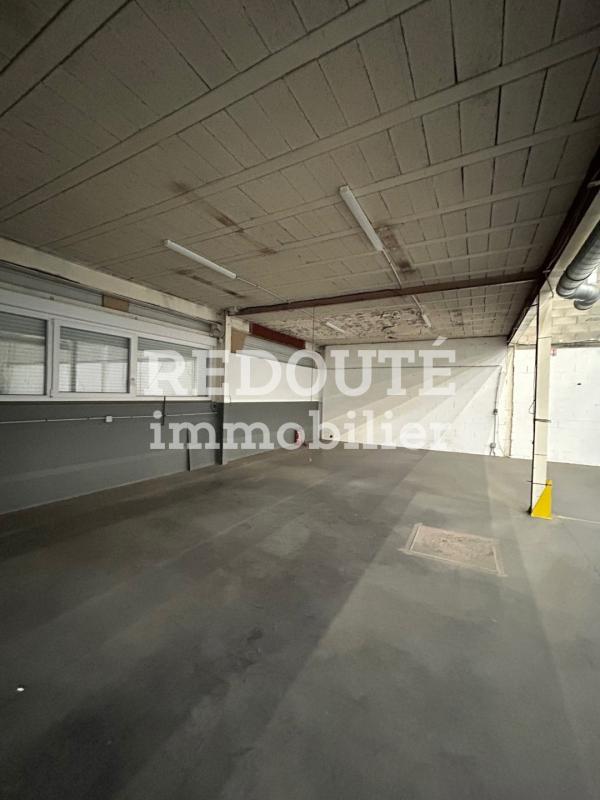 Entrepôt - 1 300 m² - 6 pièces