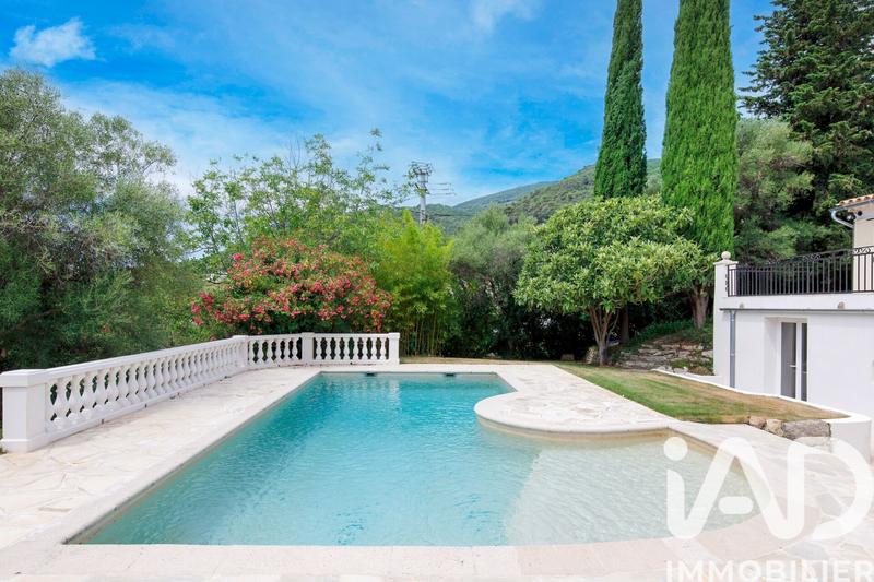 Maison - 210 m² - 7 pièces