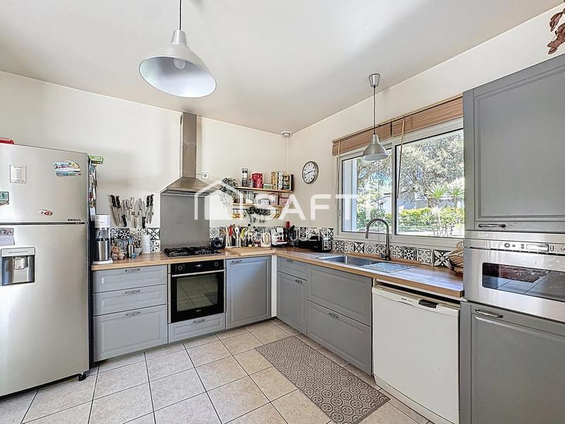 Maison - 205 m² - 6 pièces