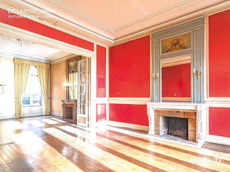 Maison - 360 m² - 10 pièces