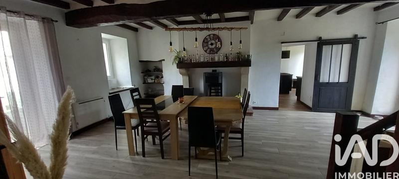 Maison - 213 m² - 9 pièces