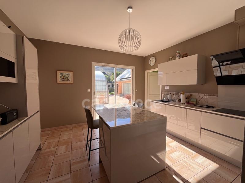 Maison - 268 m² - 8 pièces