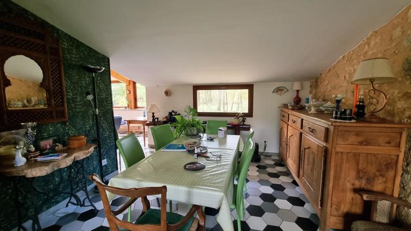 Propriété - 327 m² - 10 pièces