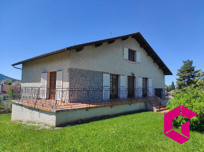 Maison traditionnelle - 135 m² - 6 pièces