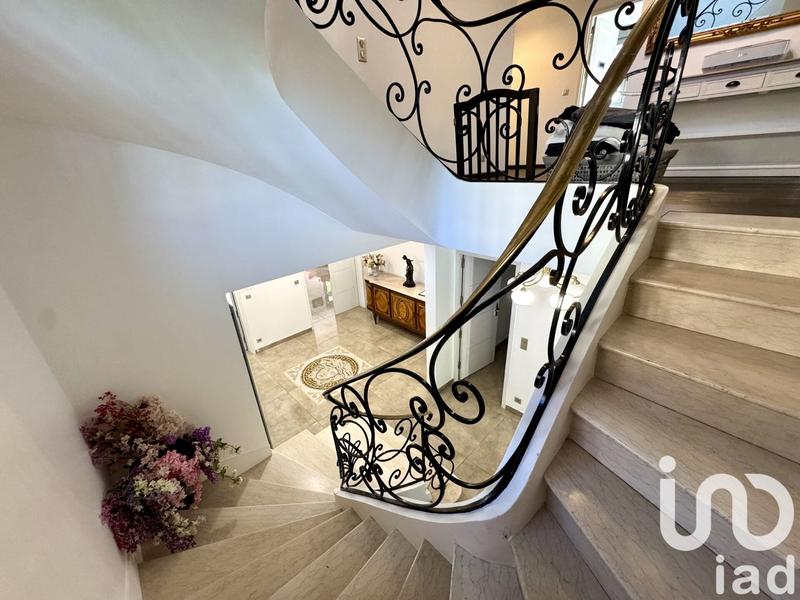 Maison - 327 m² - 11 pièces