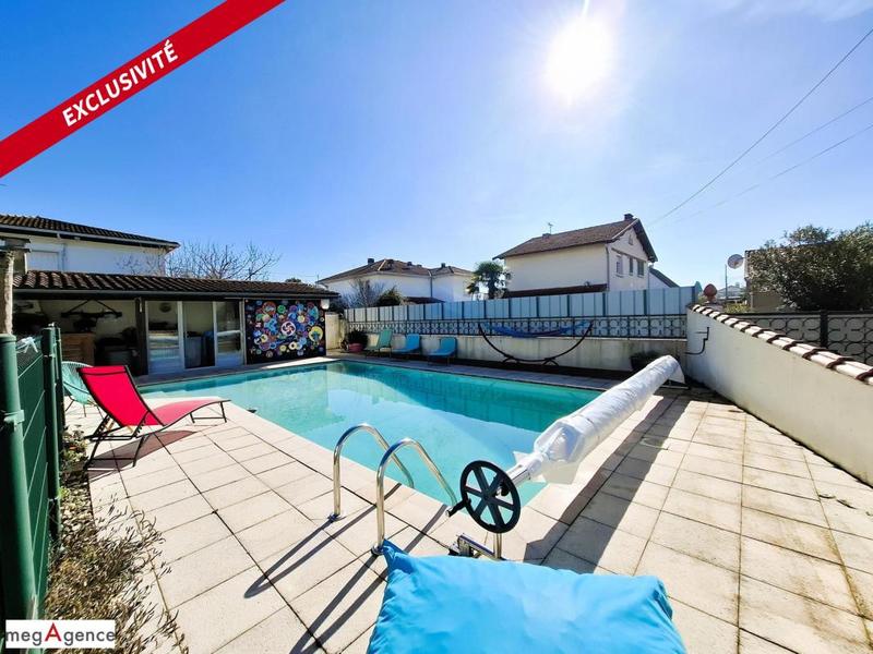 Maison - 220 m² - 7 pièces