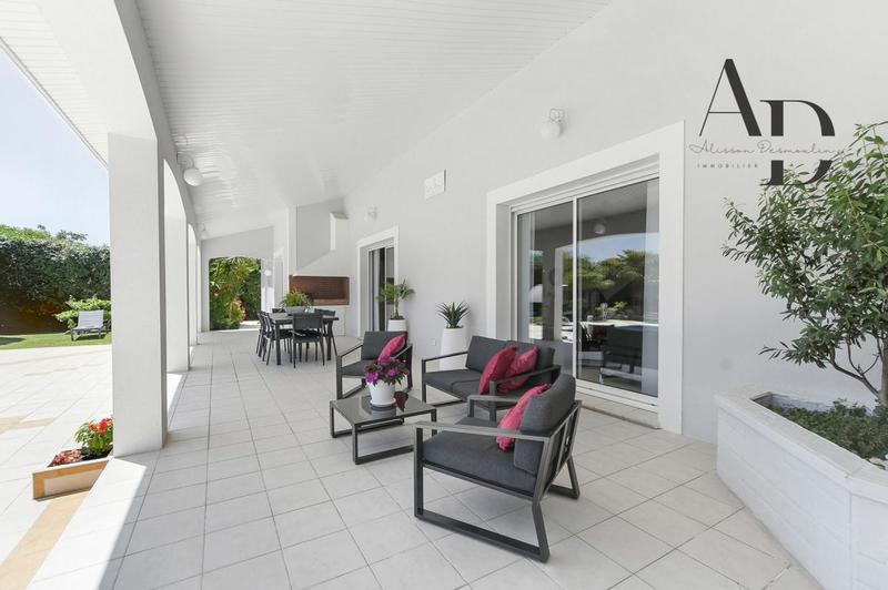 Maison - 285 m² - 7 pièces