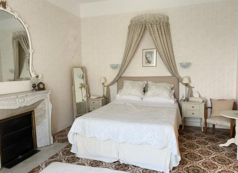 Demeure - 455 m² - 12 pièces