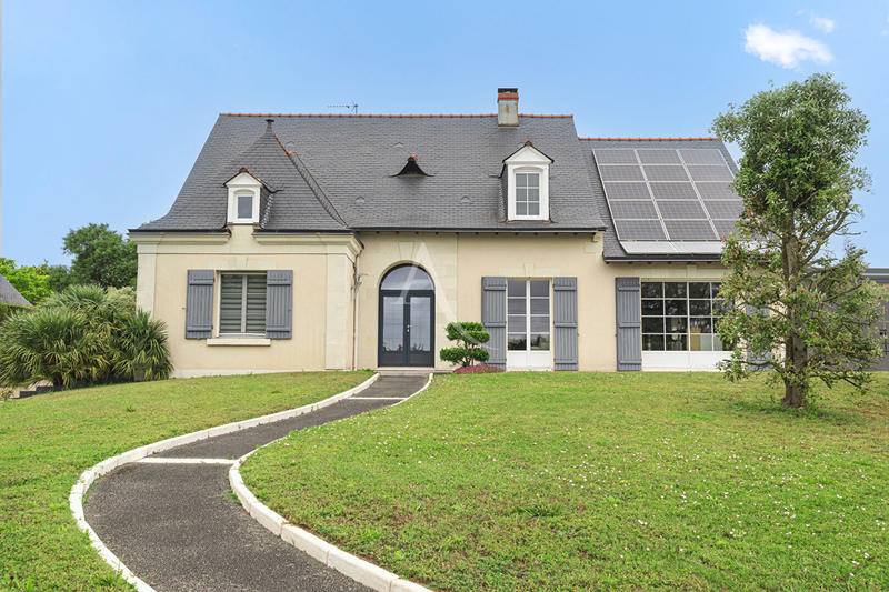 Maison - 255 m² - 8 pièces