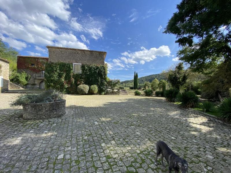 Maison de maîtres - 686 m² - 20 pièces