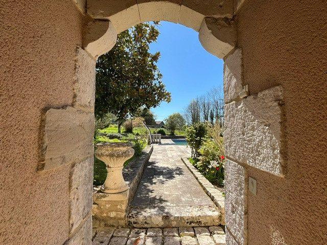 Maison traditionnelle - 330 m² - 10 pièces