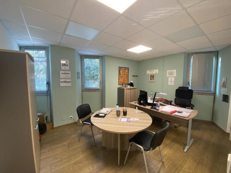 Bureau - 141 m² - 6 pièces