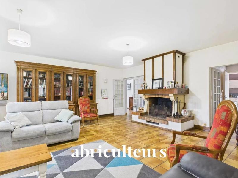 Propriété - 260 m² - 8 pièces