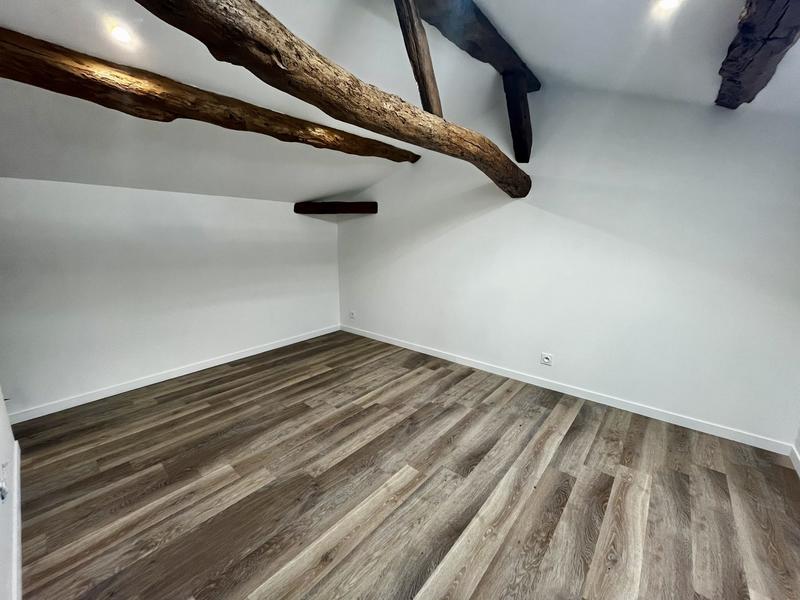 Maison traditionnelle - 219 m² - 11 pièces